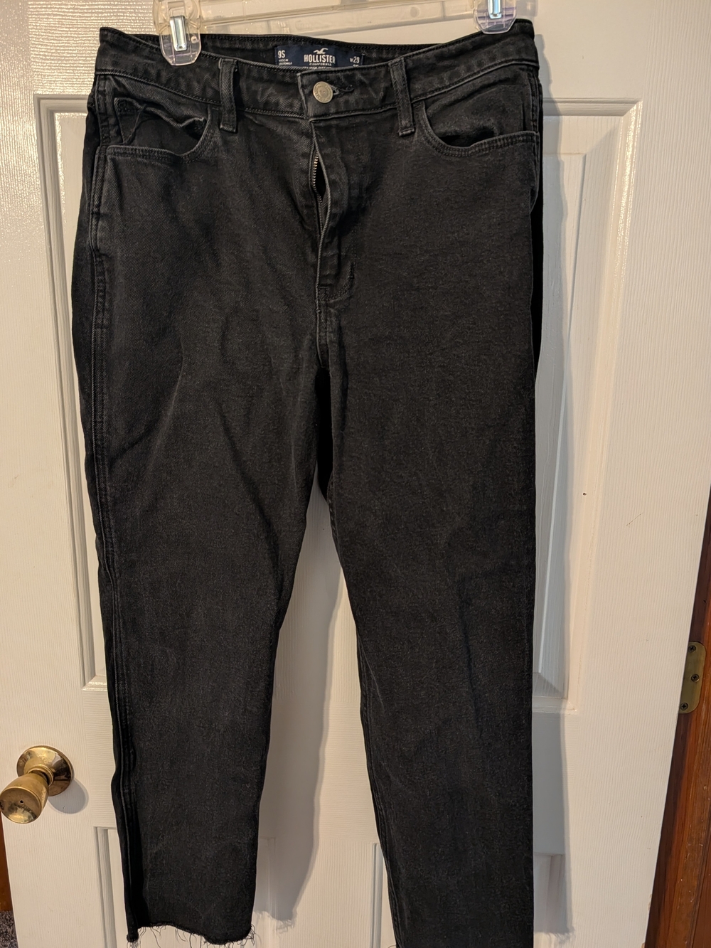 Hollister Ultra High-Rise Mom Jeans in Washed Black - Size 9S (W29 / L25)